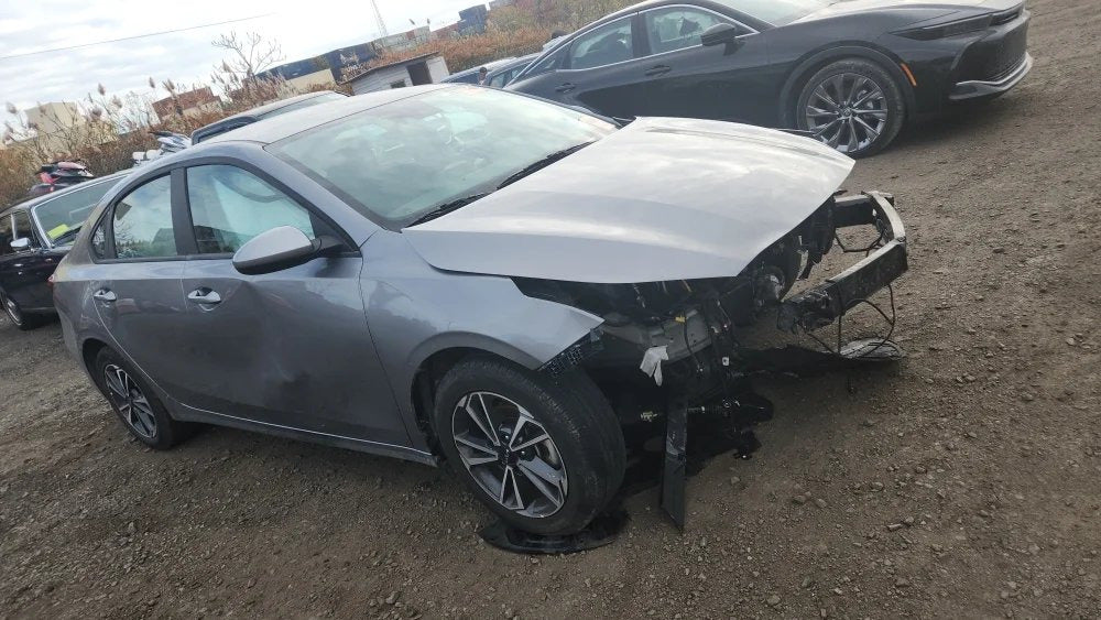半9/23券 2023 Kia Forte LXS | Gray | 2.0L FWD Sedan | VIN