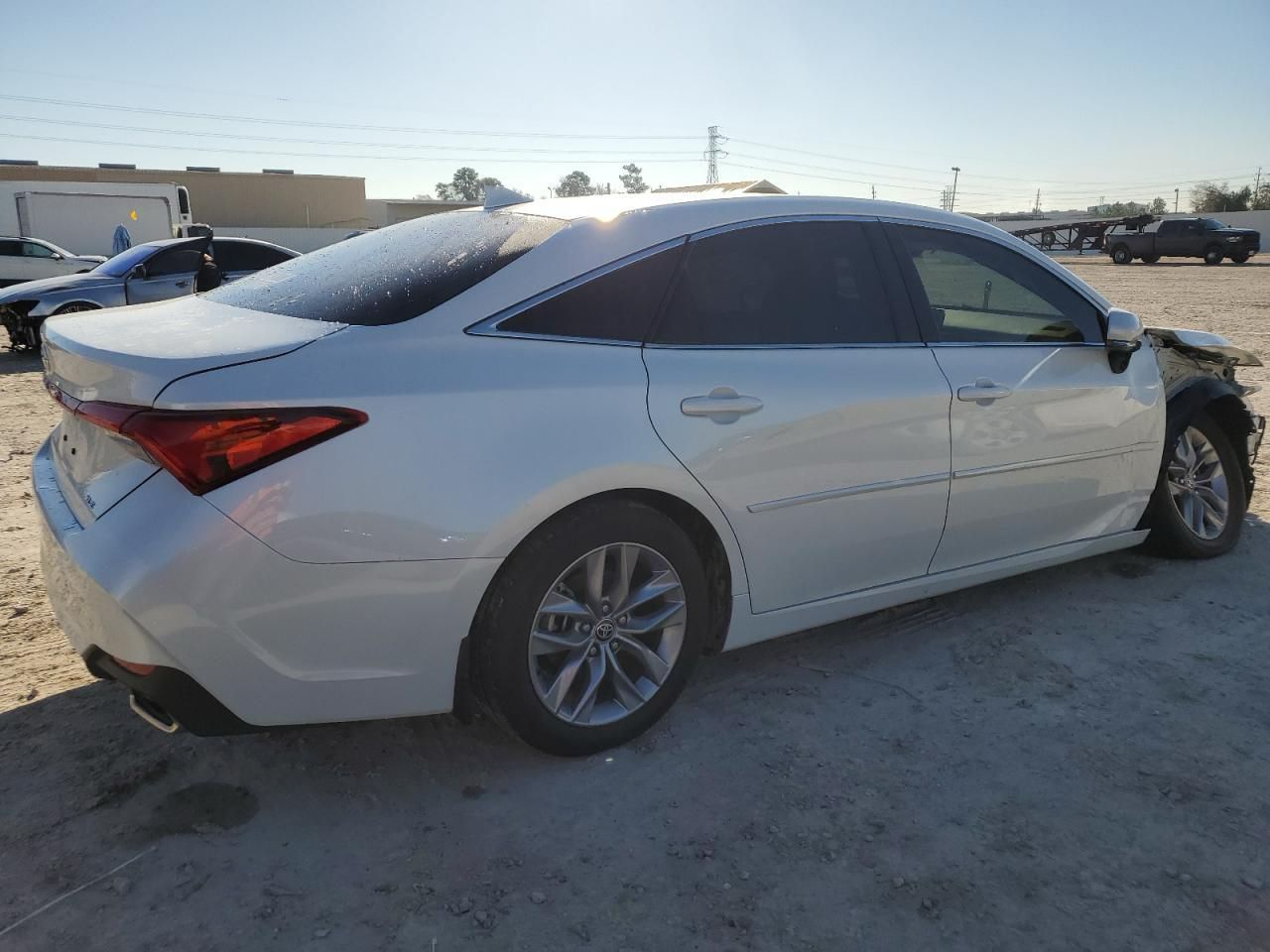 2019 Toyota Avalon XLE – White Premium Sedan | VIN: 4T1BZ1FB5KU029711
