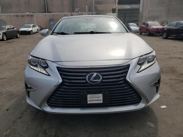 Lexus ES 350 2017 - Elegant Silver Sedan with Smooth 3.5L V6 Engine | VIN: 58ABK1GGXHU053664