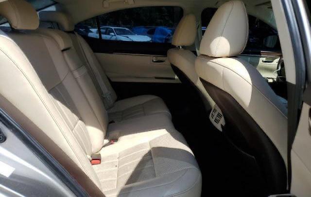 Lexus ES 350 2017 - Elegant Silver Sedan with Smooth 3.5L V6 Engine | VIN: 58ABK1GGXHU053664