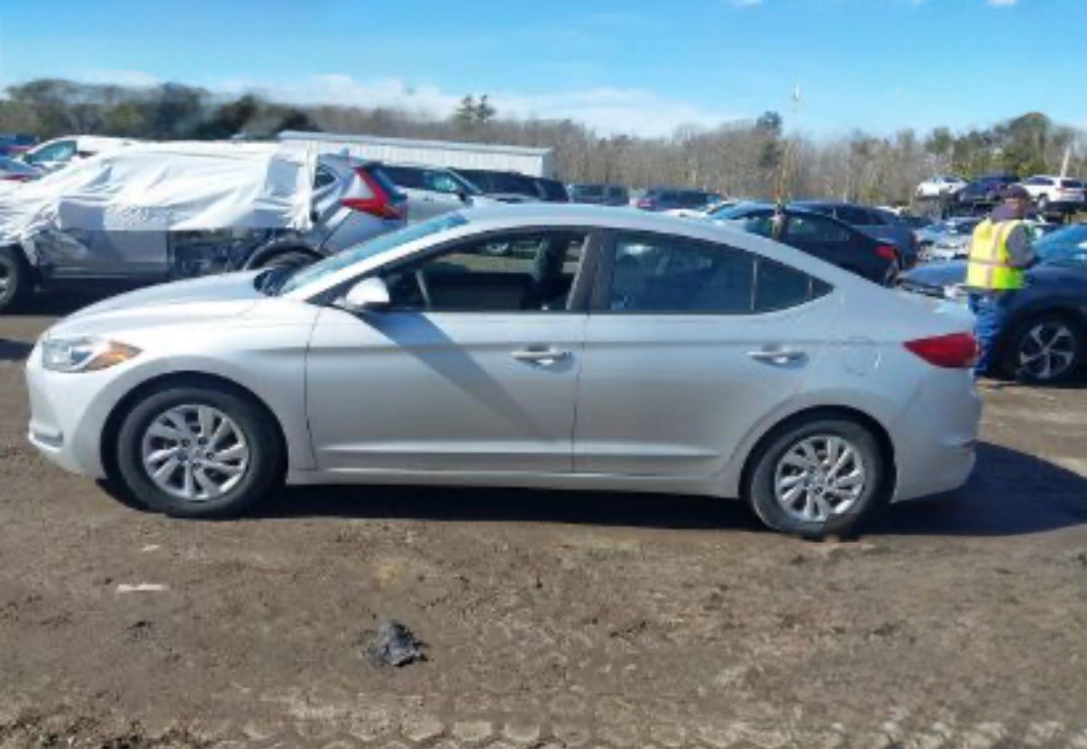 2018 Hyundai Elantra SE 5NPD74LF9JH216258 - Reliable Silver Sedan with 2.0L 4-Cylinder Engine