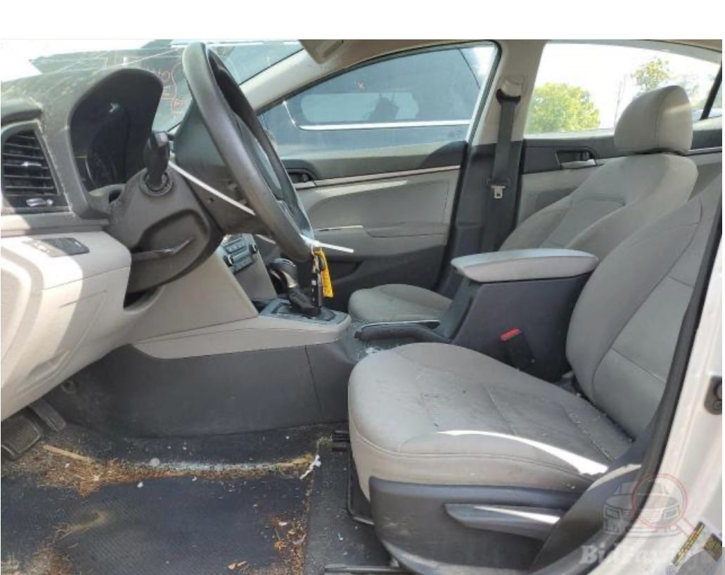 2018 Hyundai Elantra SE 5NPD74LF9JH216258 - Reliable Silver Sedan with 2.0L 4-Cylinder Engine