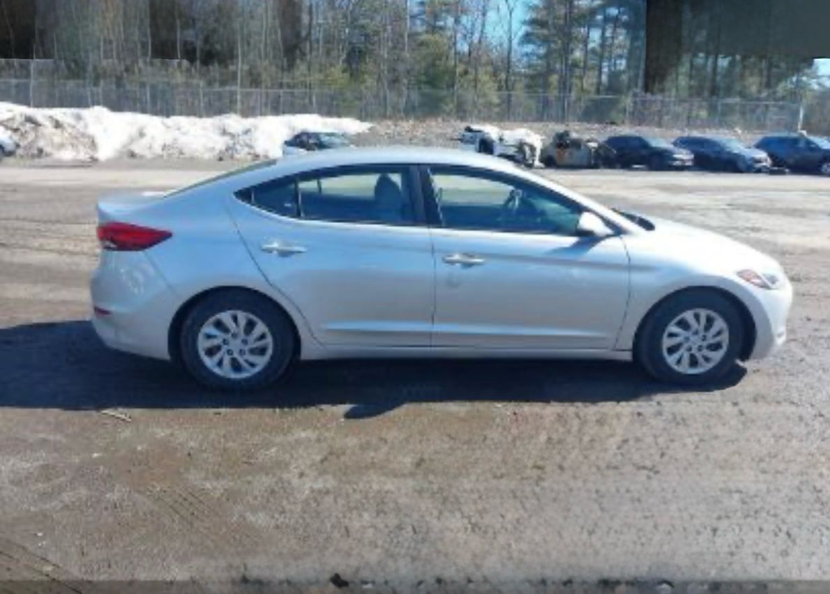2018 Hyundai Elantra SE 5NPD74LF9JH216258 - Reliable Silver Sedan with 2.0L 4-Cylinder Engine