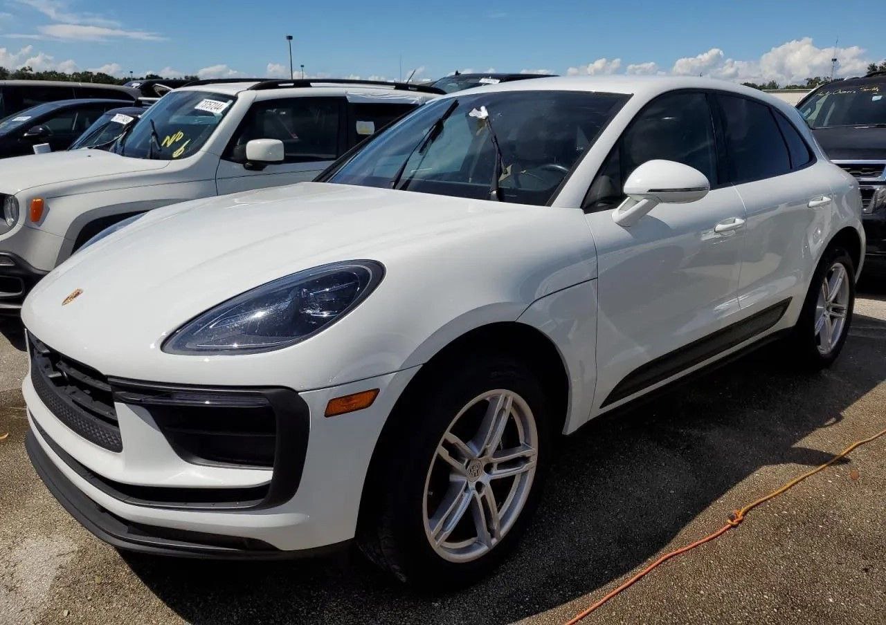 2022 Porsche Macan AWD – White, 2.0L Turbocharged SUV VIN