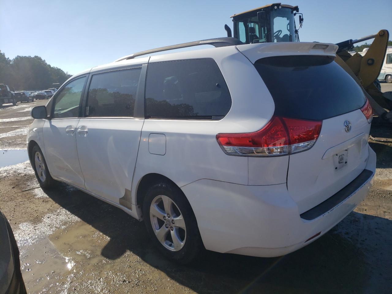 2011 TOYOTA SIENNA LE - 5TDKK3DC8BS094122