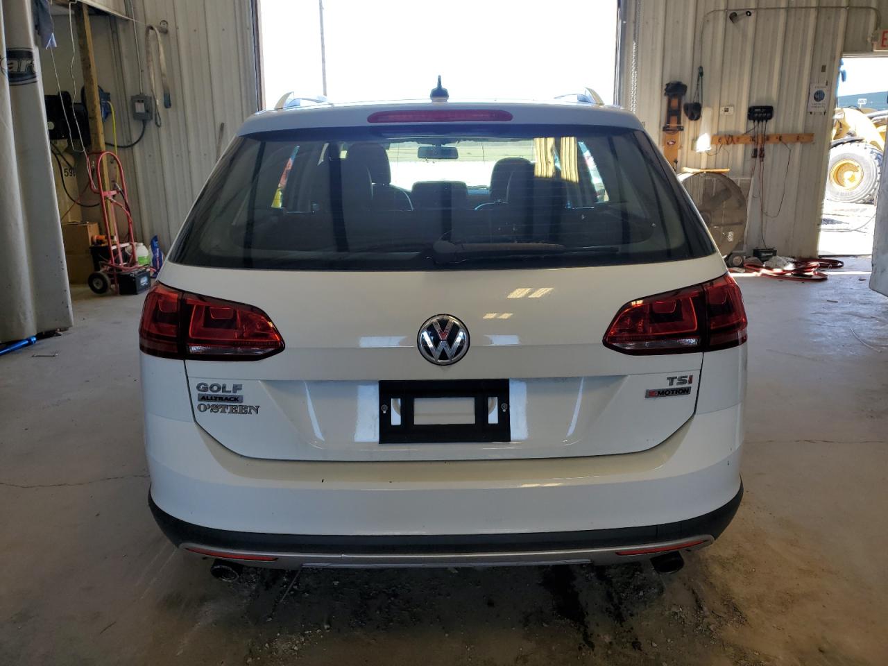 2017 VOLKSWAGEN GOLF ALLTR - 3VWH17AU7HM524150