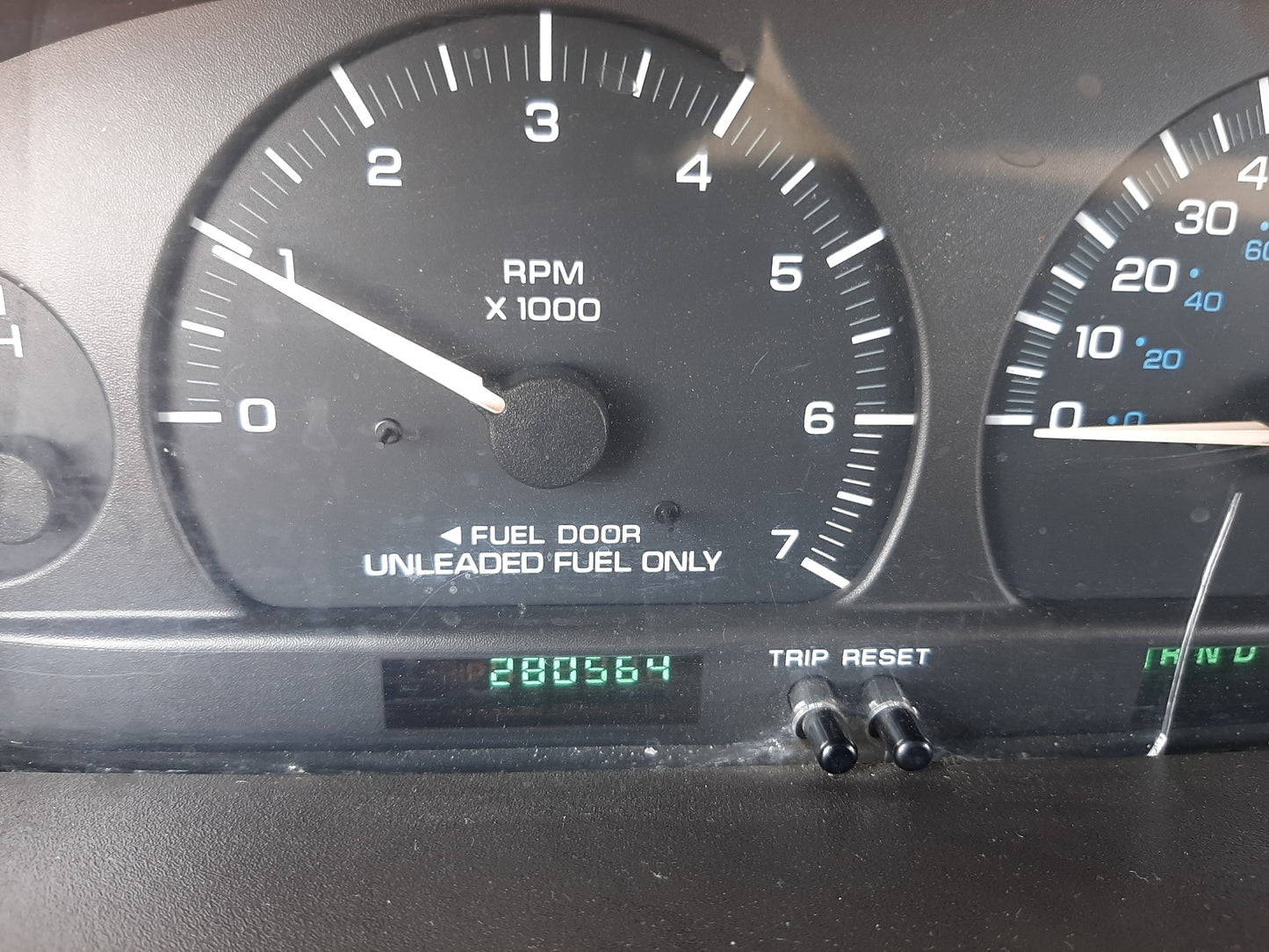 2000 CHRYSLER TOWN & COU - 1C4GP54L7YB507988