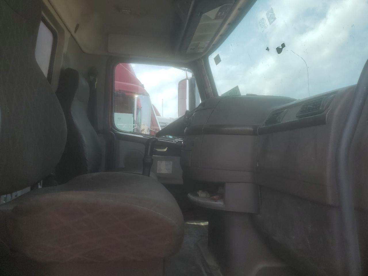 2016 VOLVO VN VNL - 4V5NC9UG4GN929887