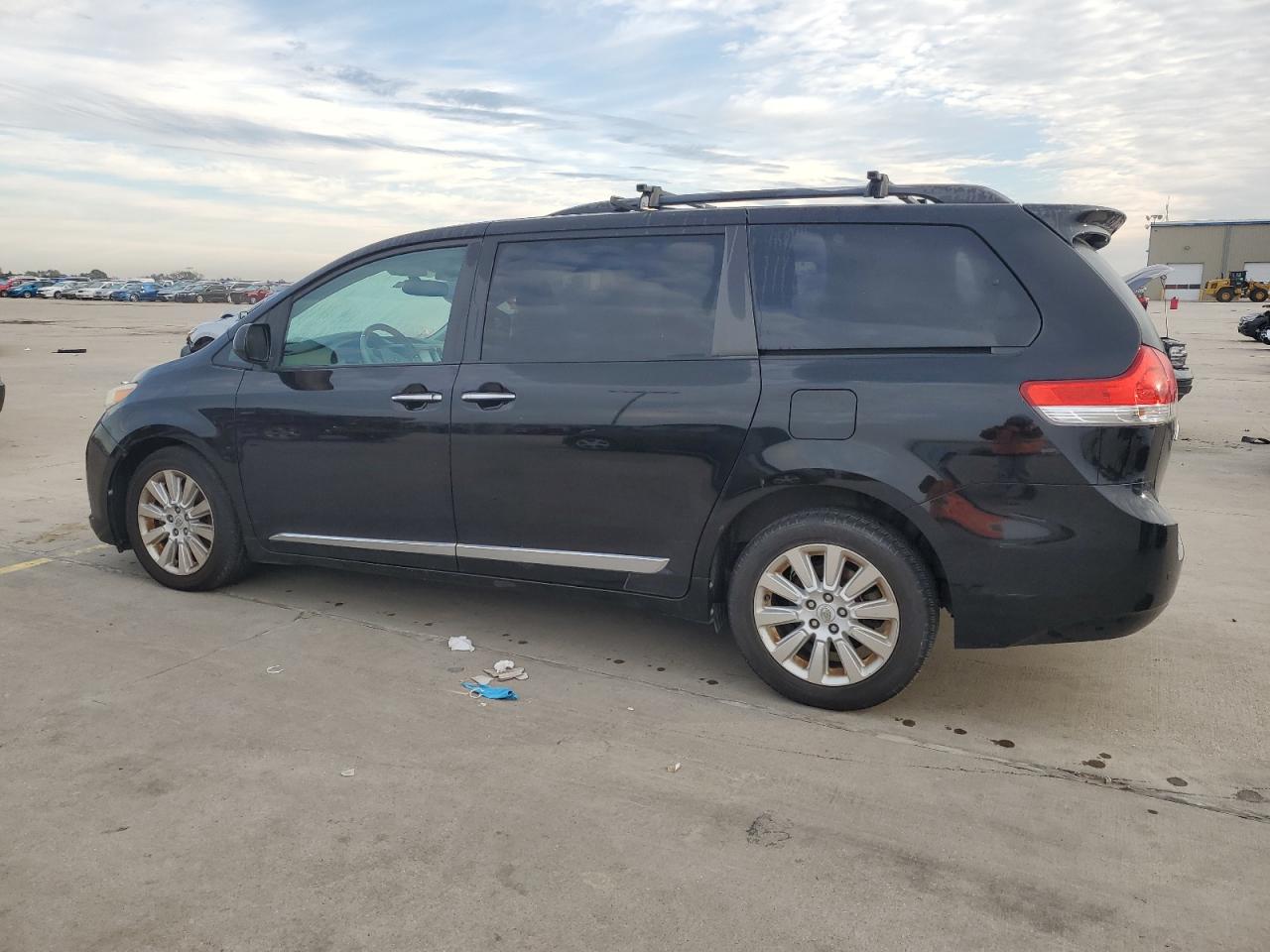 2012 TOYOTA SIENNA XLE - 5TDDK3DC8CS035694