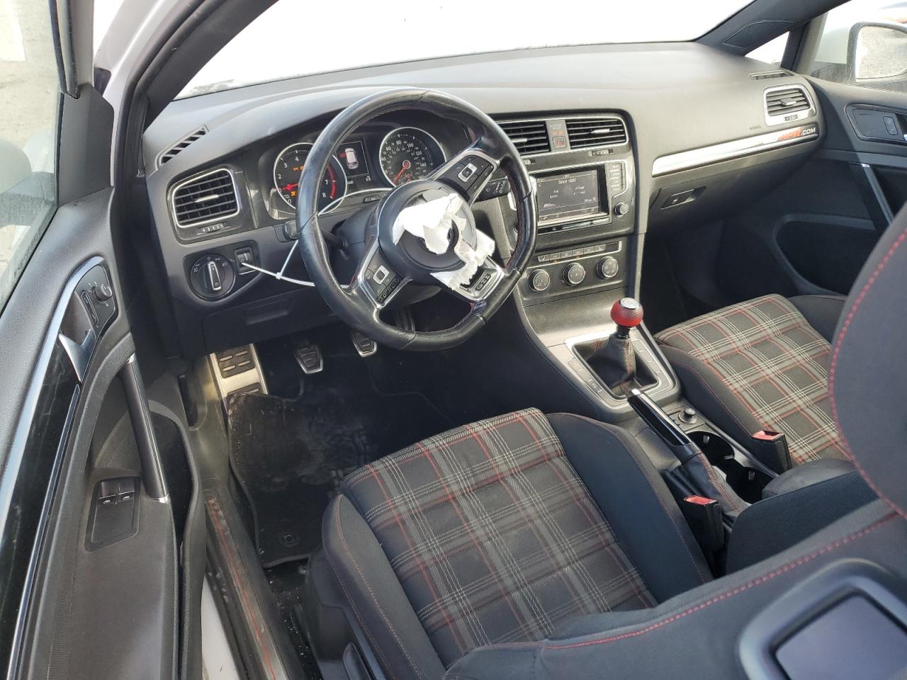 2015 VOLKSWAGEN GTI - 3VWYT7AU9FM040472
