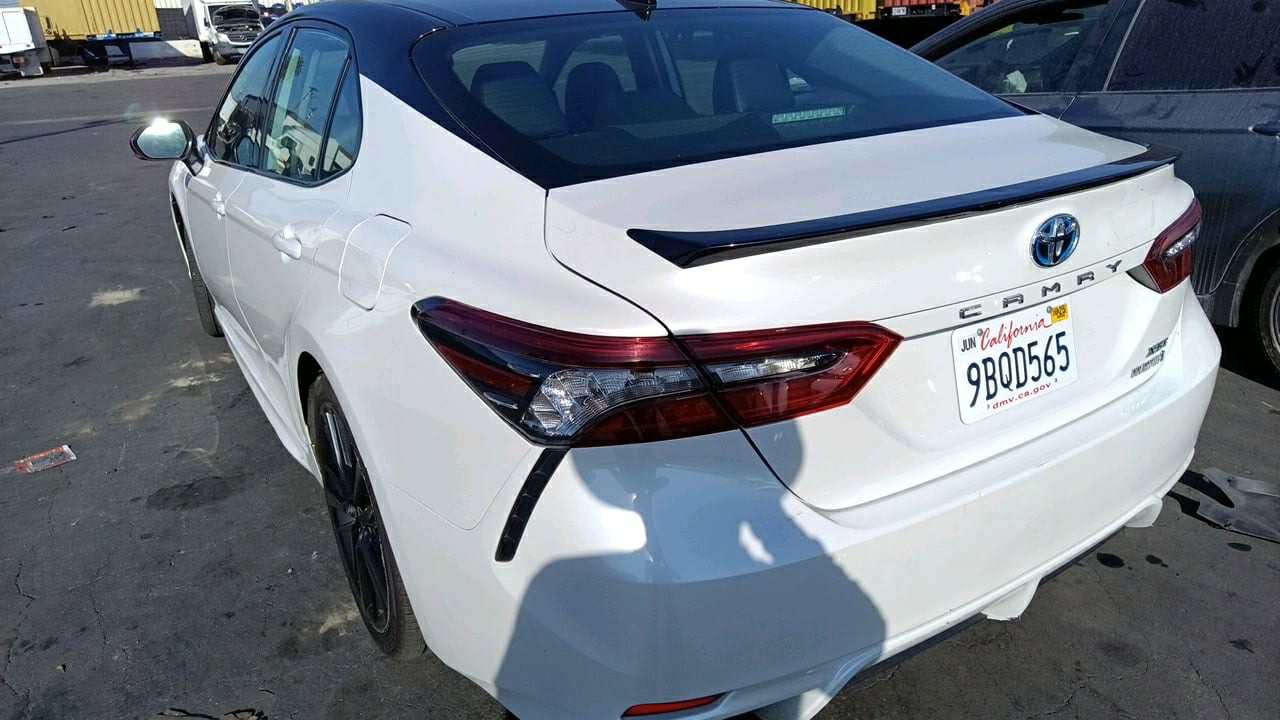 2022 Toyota Camry Hybrid XSE | White | 2.5L FWD | VIN: 4T1K31AK6NU042142