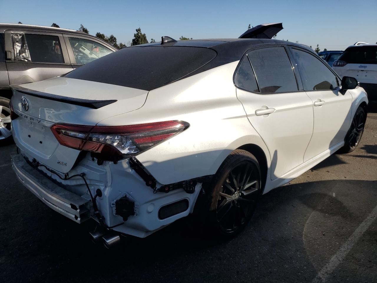 Toyota Camry XSE 2021 White – 2.5L FWD Sport Sedan | VIN: 4T1K61AK2MU483689