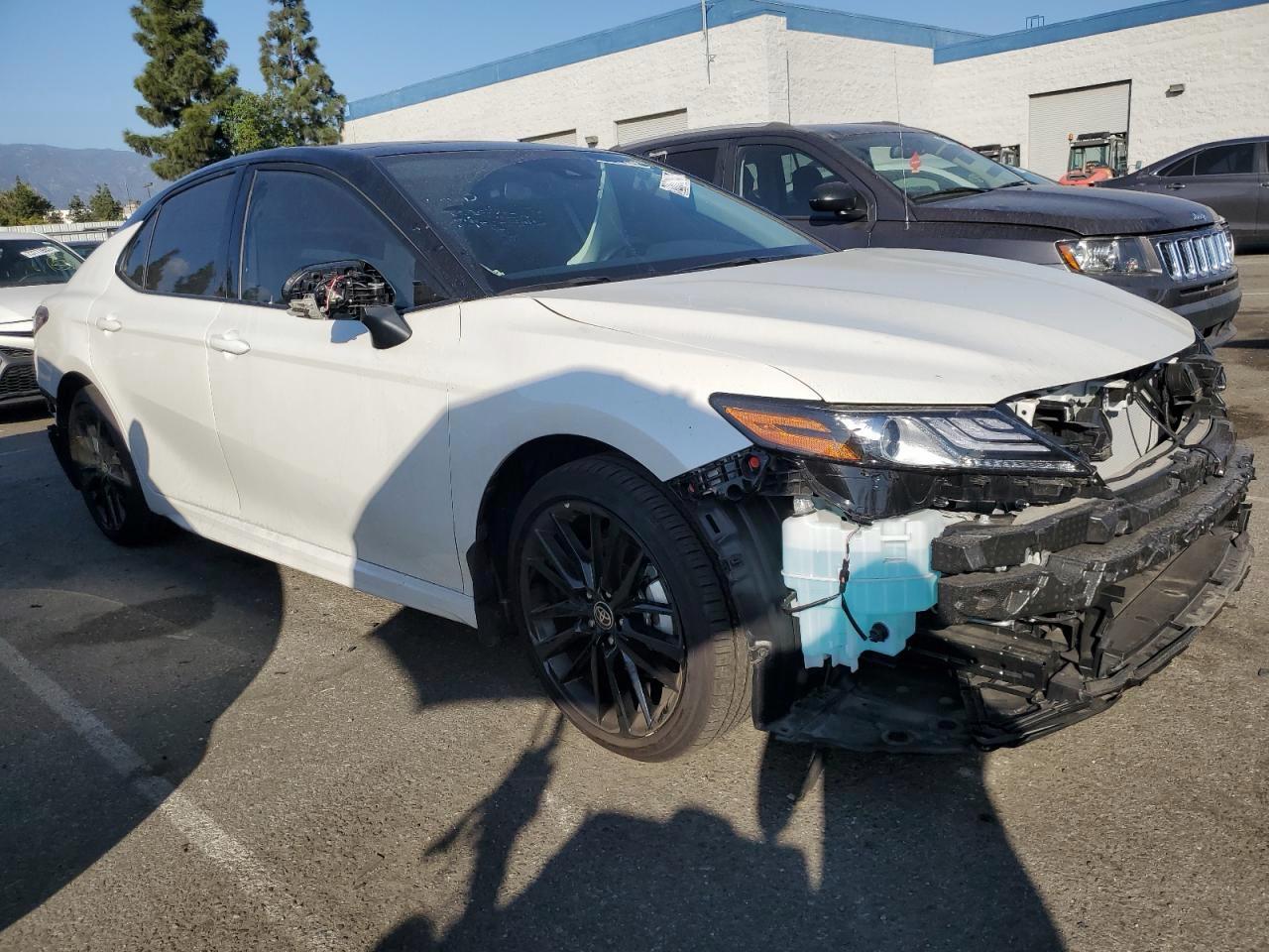 Toyota Camry XSE 2021 White – 2.5L FWD Sport Sedan | VIN: 4T1K61AK2MU483689