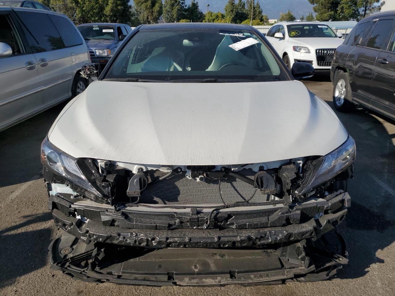 Toyota Camry XSE 2021 White – 2.5L FWD Sport Sedan | VIN: 4T1K61AK2MU483689