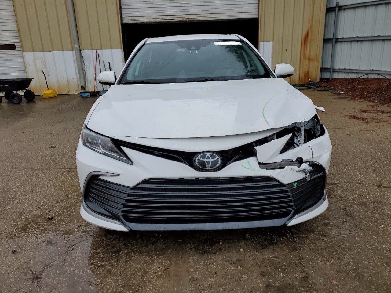 Toyota Camry LE 2023 White – 2.5L FWD Sedan | VIN: 4T1C11AK4PU797836