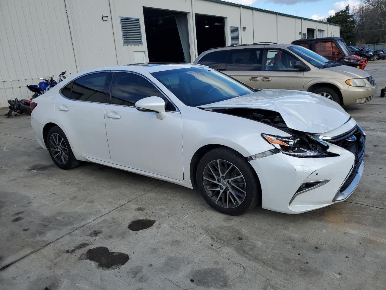 Lexus ES 350 2018 White – 3.5L V6 FWD Luxury Sedan | VIN: 58ABK1GG6JU082827