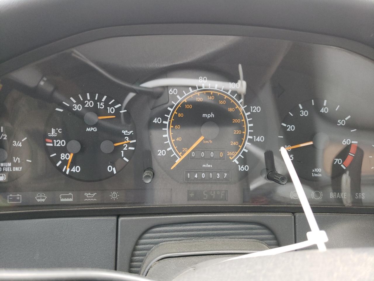 1992 MERCEDES-BENZ 400 SE - WDBGA42E7NA041110