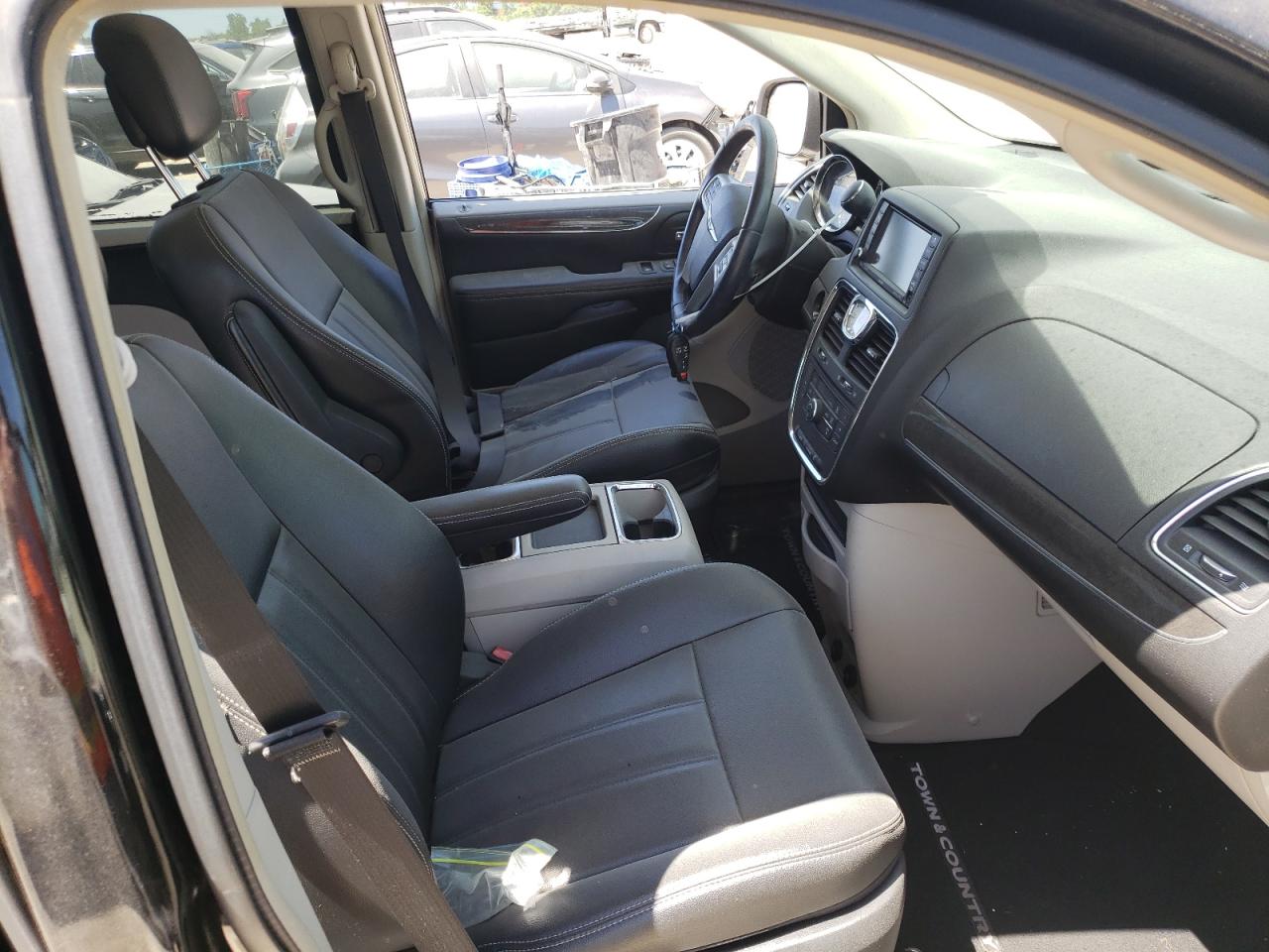 2015 CHRYSLER TOWN & COU - 2C4RC1BG9FR538001