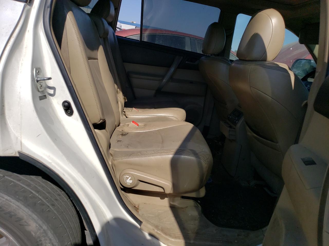 2010 TOYOTA HIGHLANDER - 5TDKK3EH1AS022526