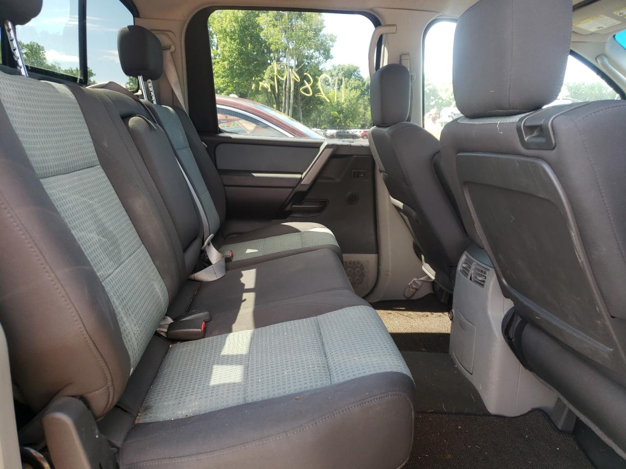 2004 NISSAN TITAN XE - 1N6AA07B44N565804