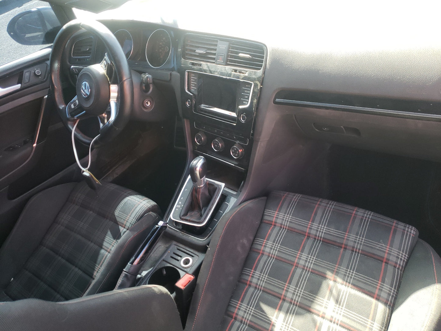 2015 VOLKSWAGEN GTI - 3VW4T7AU3FM090802