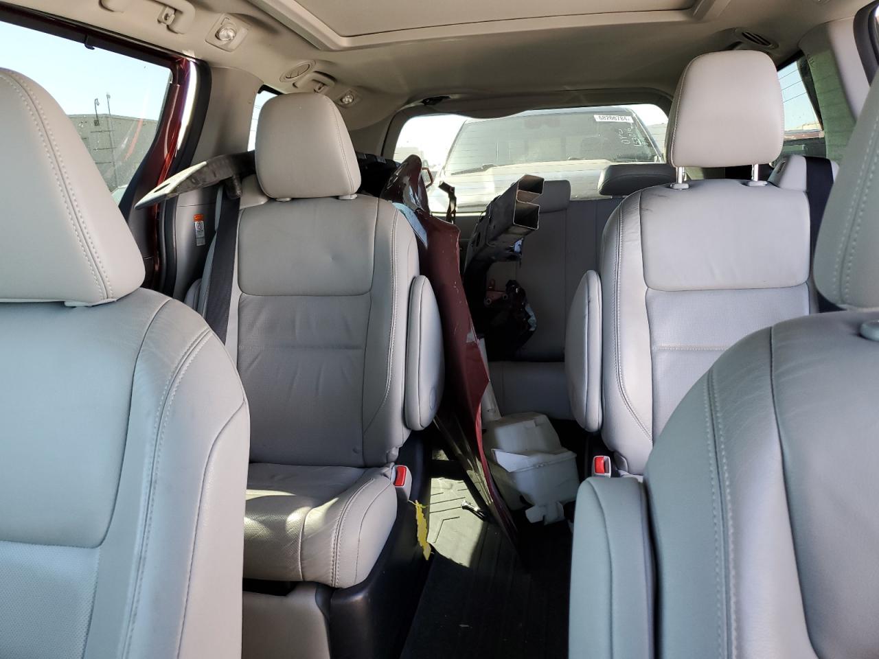 2015 TOYOTA SIENNA XLE - 5TDYK3DCXFS596260