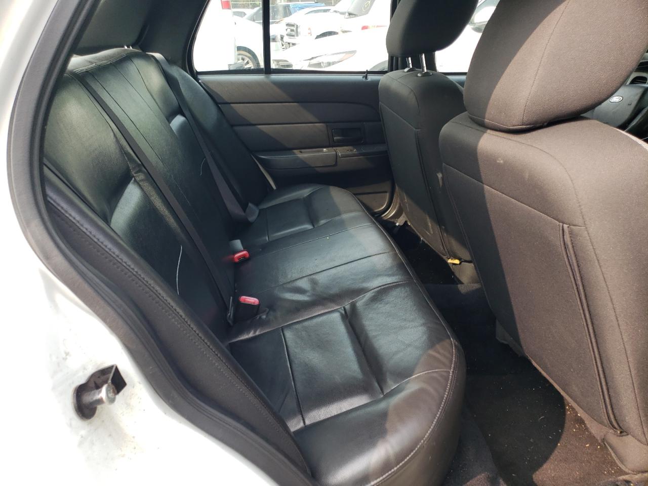 2011 FORD CROWN VICT - 2FABP7BV8BX108589