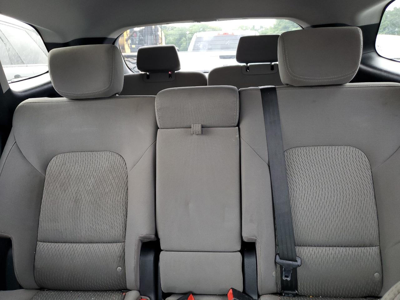 2017 HYUNDAI SANTA FE S - KM8SMDHFXHU191908