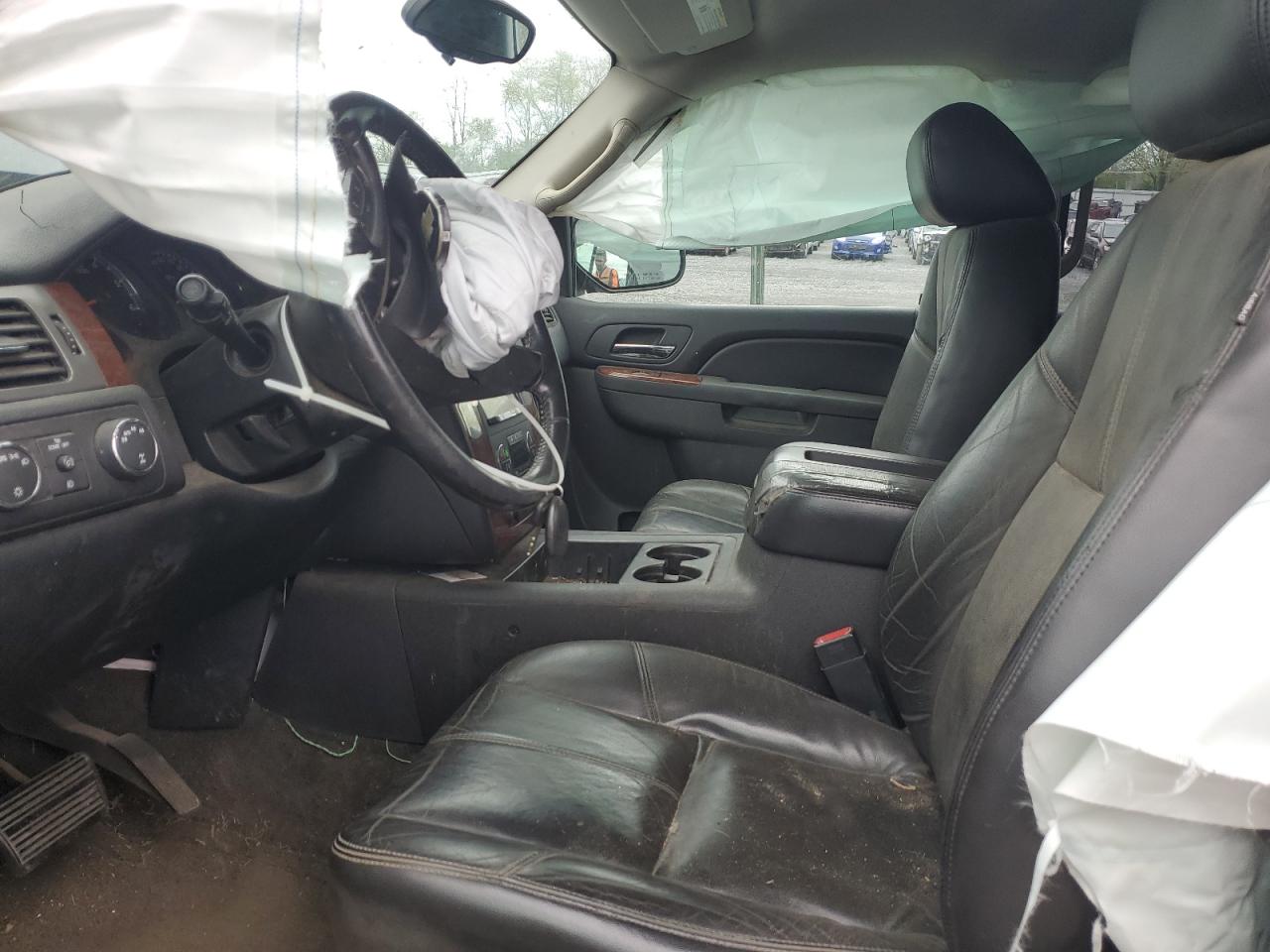 2010 CHEVROLET TAHOE K150 - 1GNUKBE05AR106450