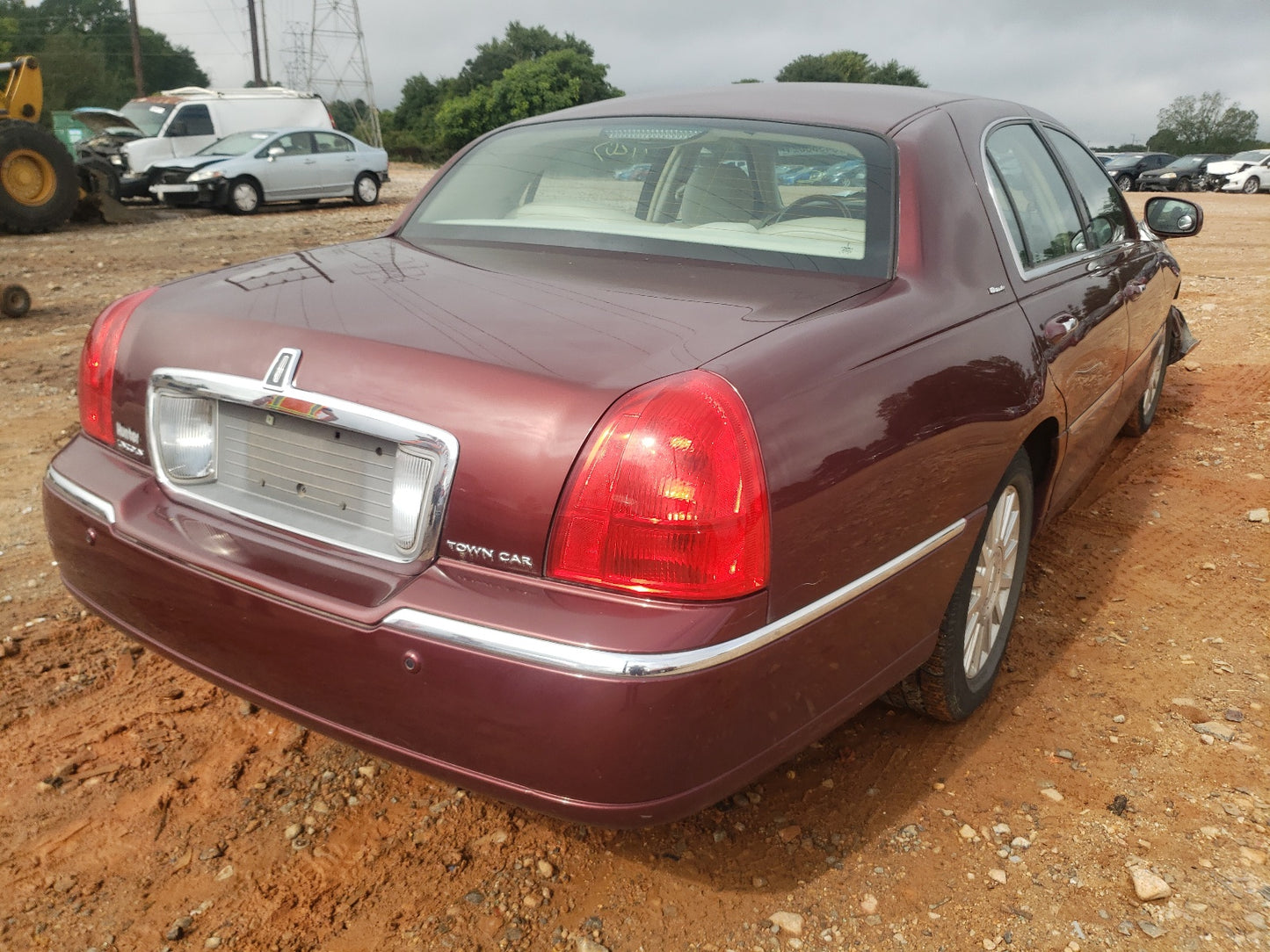2004 LINCOLN TOWN CAR U - 1LNHM83W94Y635002