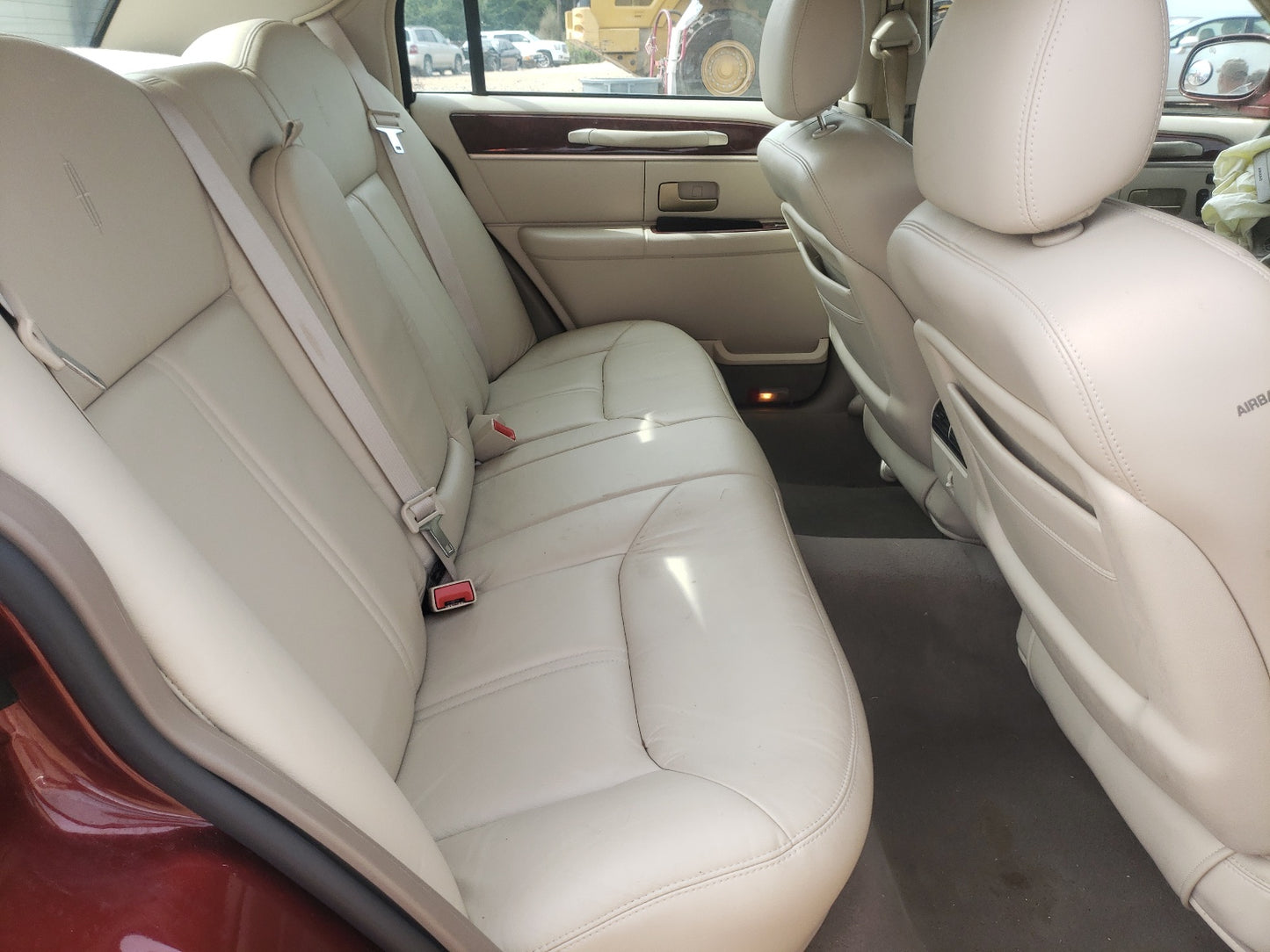 2004 LINCOLN TOWN CAR U - 1LNHM83W94Y635002