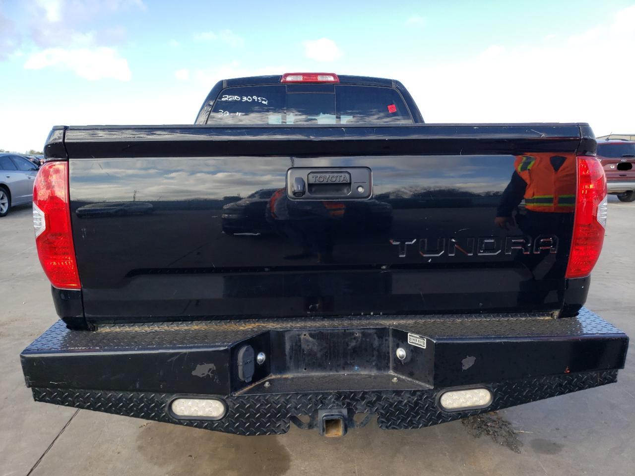 2017 TOYOTA TUNDRA DOU - 5TFRM5F10HX112051