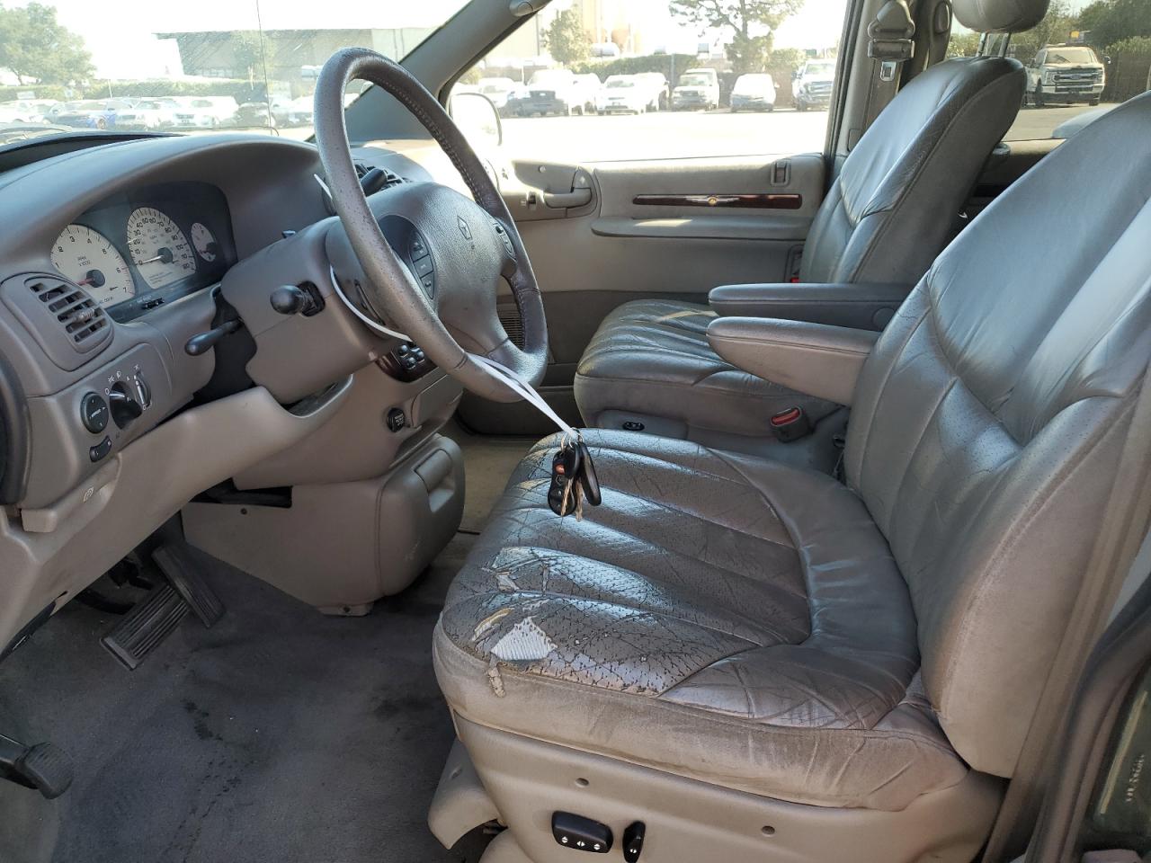 2000 CHRYSLER TOWN & COU - 1C4GT64L0YB620358