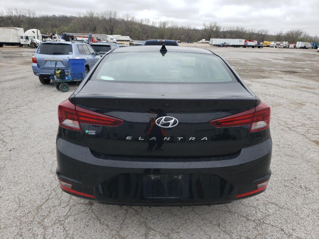2019 HYUNDAI ELANTRA SE - 5NPD84LF3KH417572