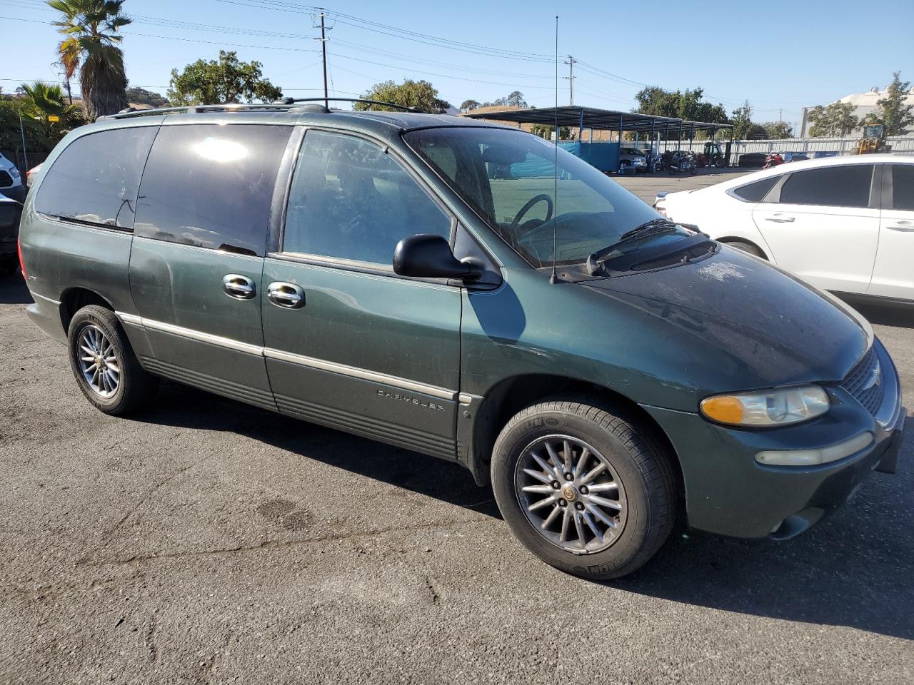 2000 CHRYSLER TOWN & COU - 1C4GT64L0YB620358