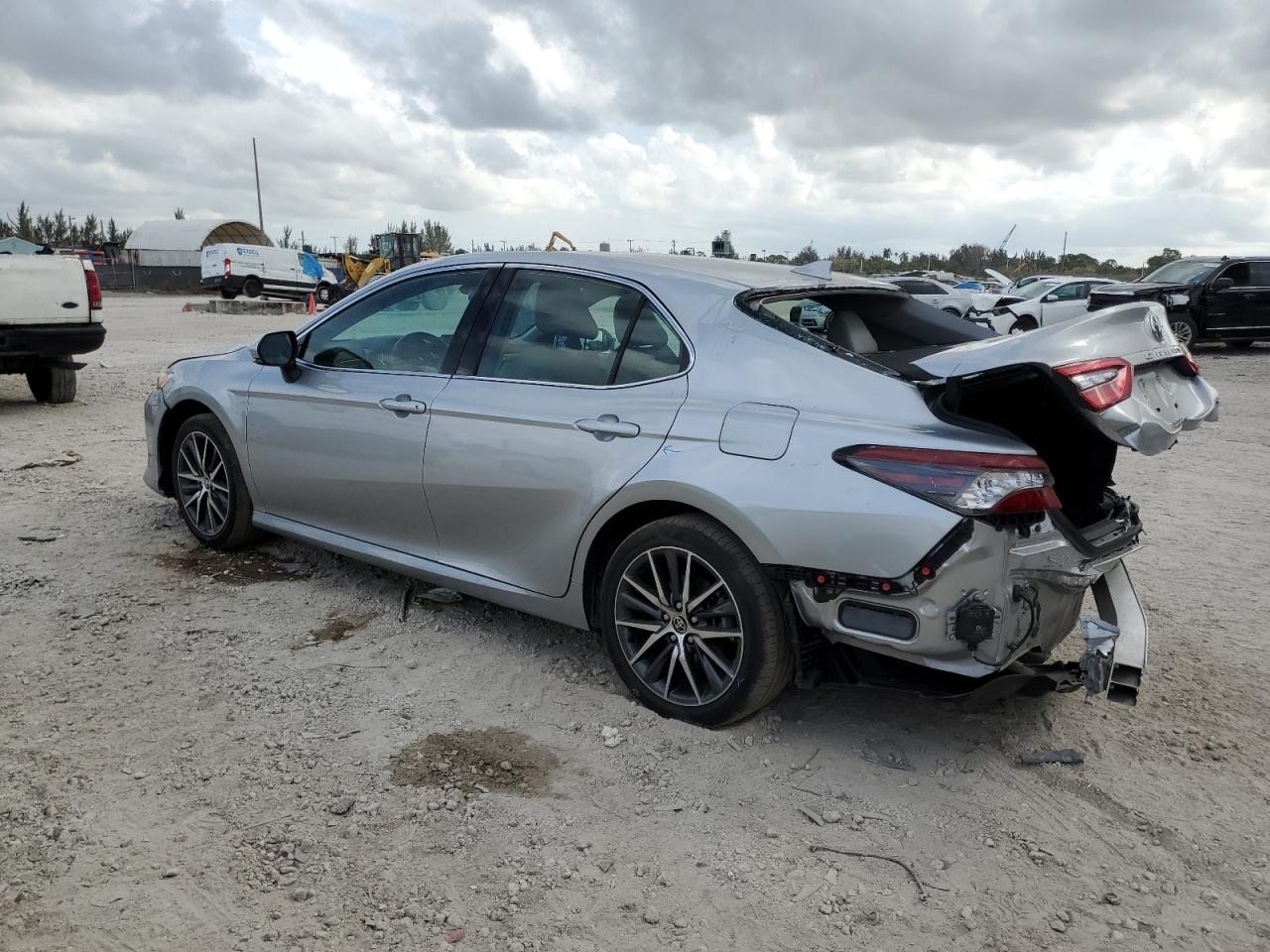2021 TOYOTA CAMRY XLE - 4T1F11AK4MU550521