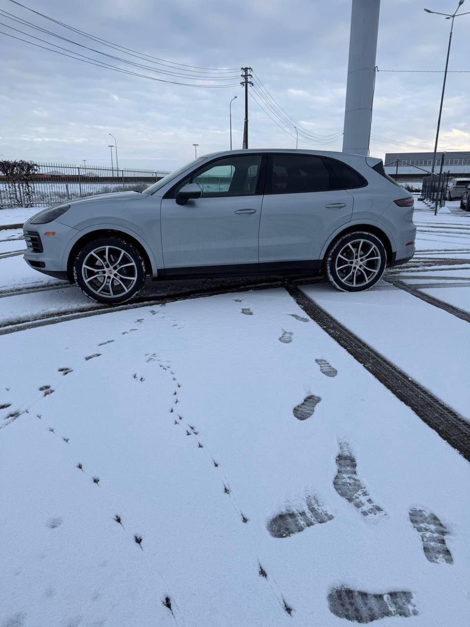 2020 Porsche Cayenne | AWD | Low Mileage | VIN: WP1AA2AY5LDA02940 — photo 2