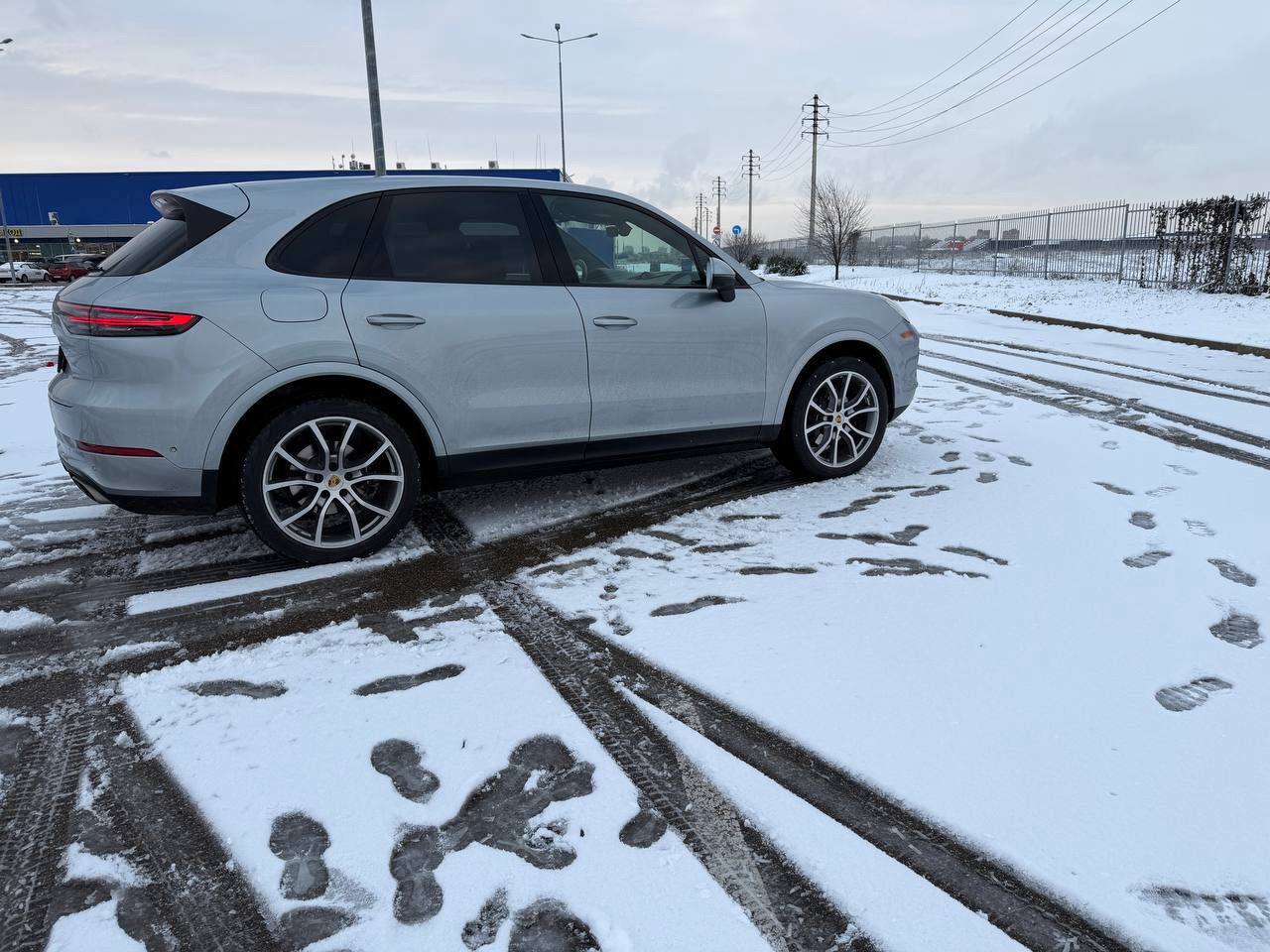 2020 Porsche Cayenne | AWD | Low Mileage | VIN: WP1AA2AY5LDA02940 — photo 3