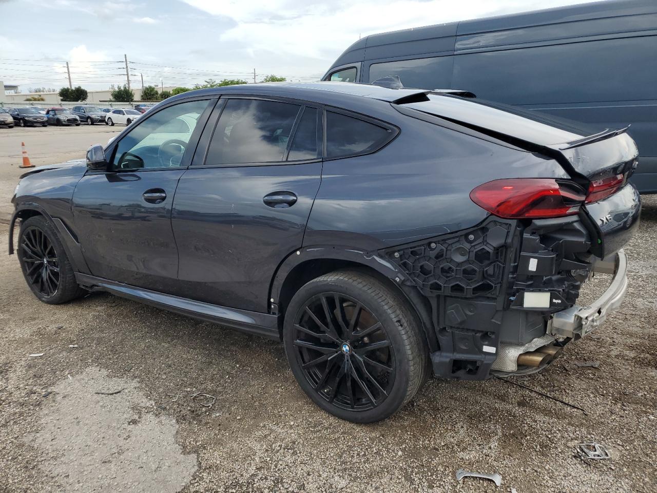 2021 BMW X6 M50I - 5UXCY8C02M9G37894 — photo 2