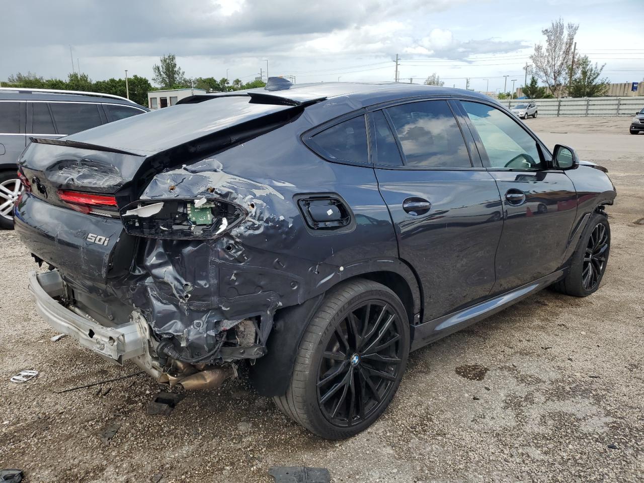 2021 BMW X6 M50I - 5UXCY8C02M9G37894 — photo 3