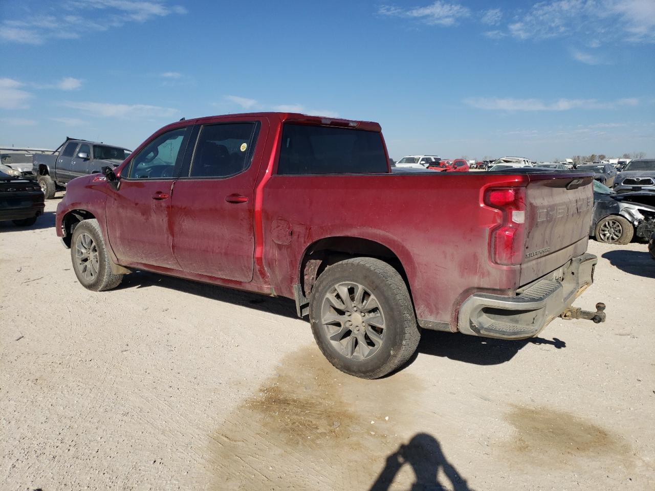2022 CHEVROLET SILVERADO - 1GCUYDED6NZ204897 — photo 2