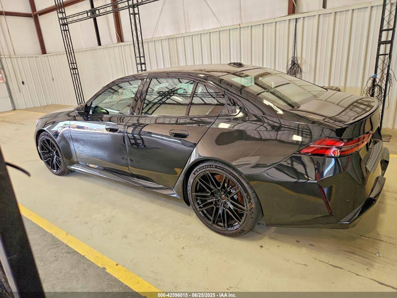 BMW M5 2025 – Low-Mileage IAAI Auction Vehicle | VIN: WBS83FK03SCU77171 — photo 3
