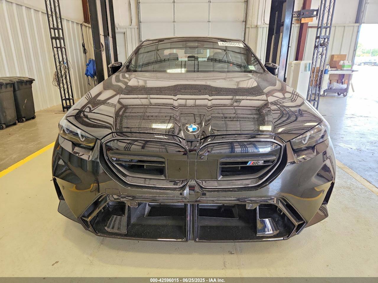 BMW M5 2025 – Low-Mileage IAAI Auction Vehicle | VIN: WBS83FK03SCU77171 — photo 5